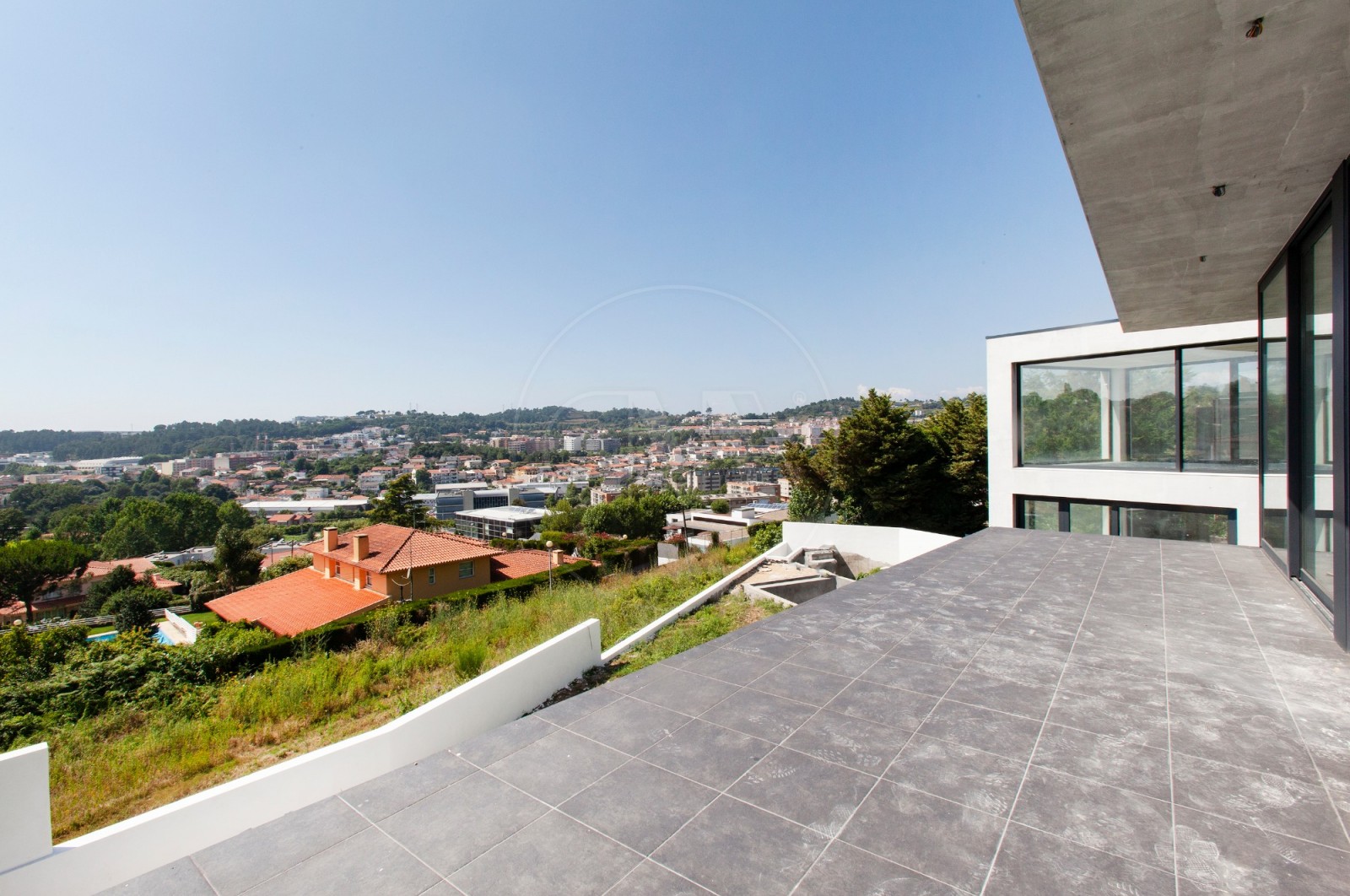 Moradia T5+1 para Venda em Nogueiró e Tenões, Braga, Braga - Terraço (Imagem 1)