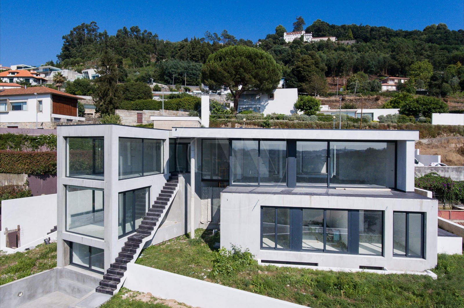 Moradia T5+1 para Venda em Nogueiró e Tenões, Braga, Braga - Fachada (Imagem 5)