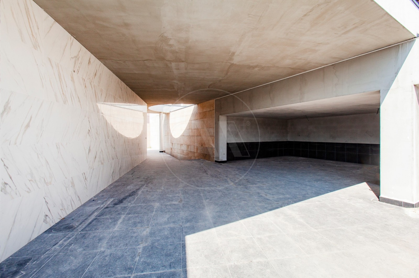 Moradia T5+1 para Venda em Nogueiró e Tenões, Braga, Braga - Parqueamento/Garagem (Imagem 1)