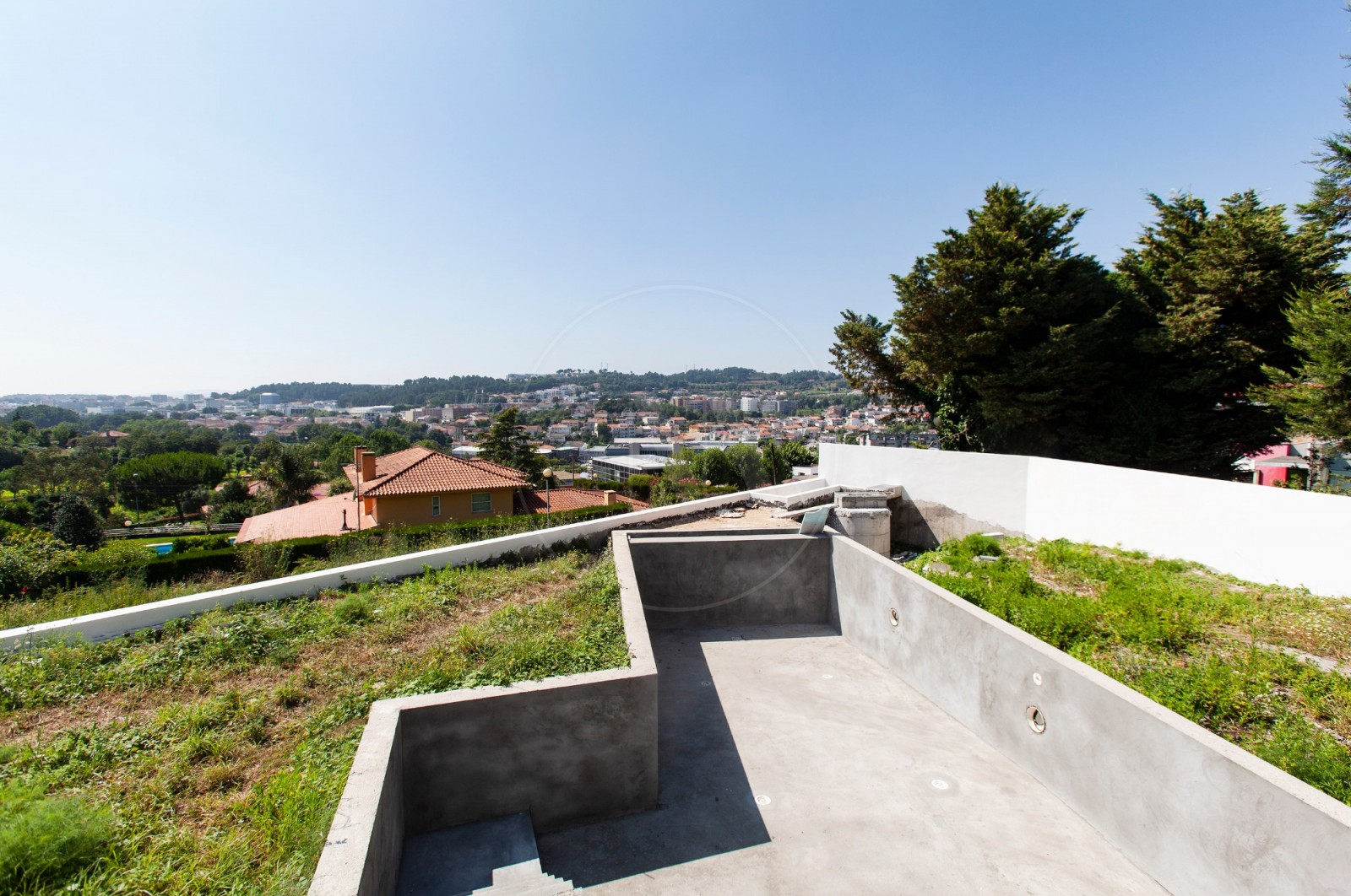 Moradia T5+1 para Venda em Nogueiró e Tenões, Braga, Braga - Piscina (Imagem 4)