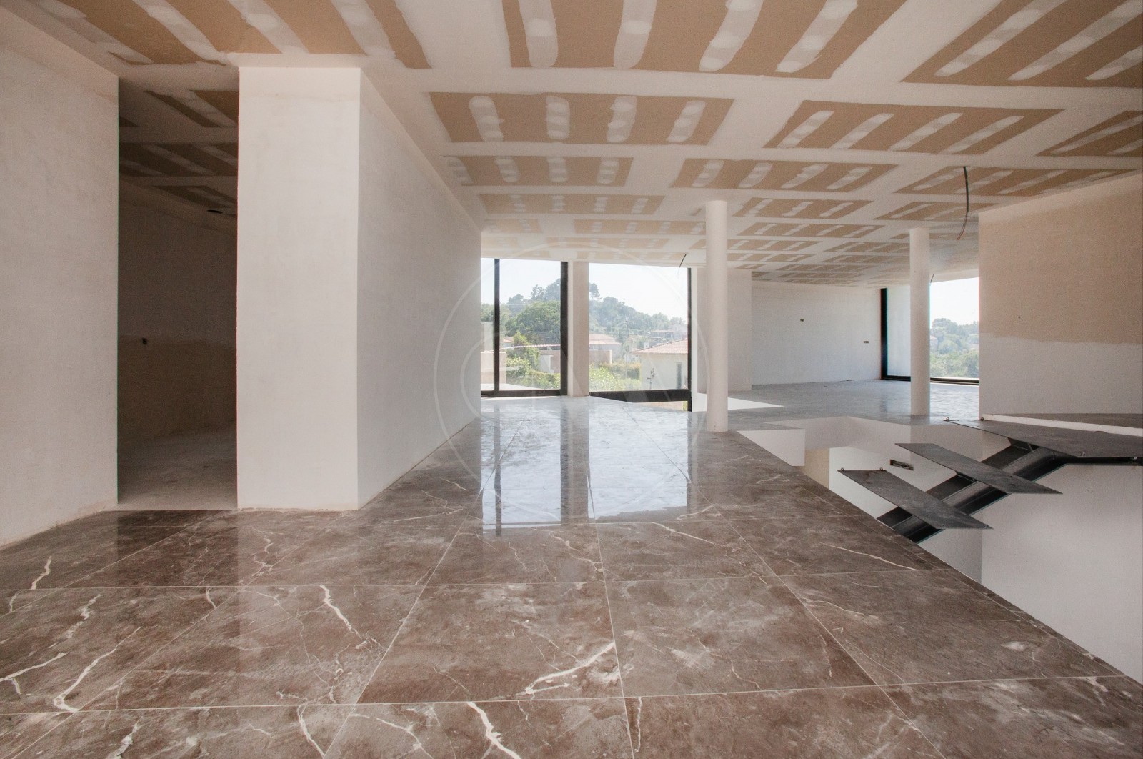 Moradia T5+1 para Venda em Nogueiró e Tenões, Braga, Braga - Hall de entrada (Imagem 2)