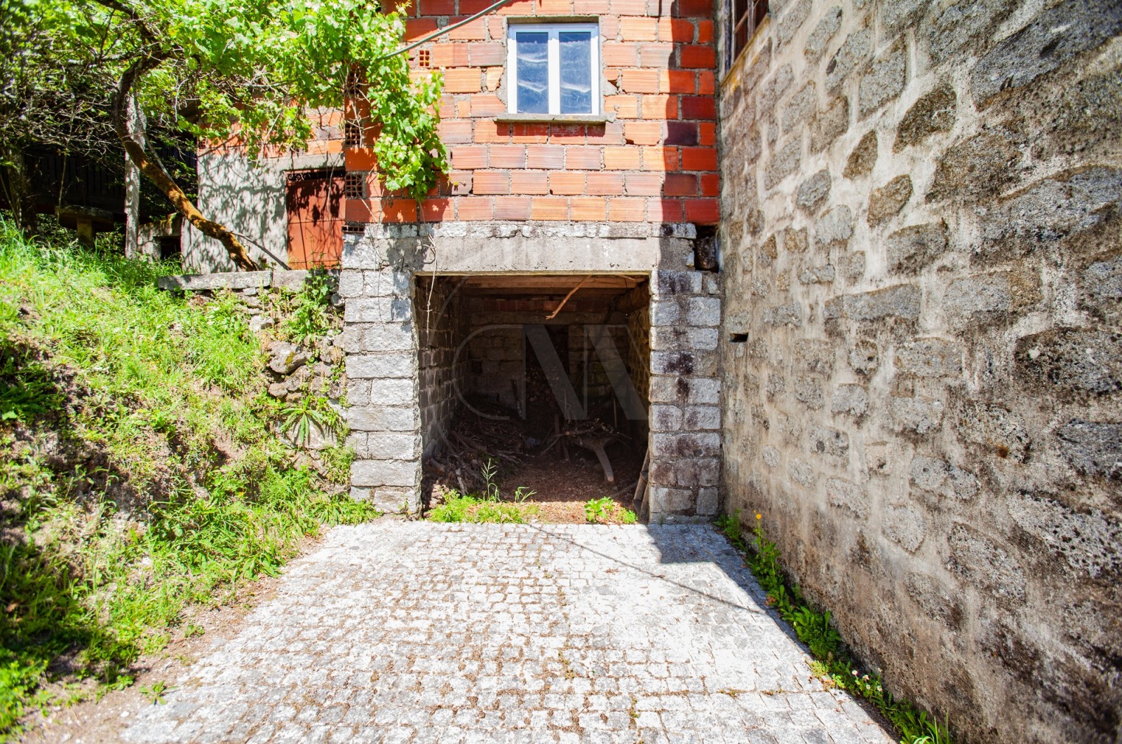 House T2 for For sale in Vade, Vila Verde, Braga - Parqueamento/Garagem (Imagem 1)