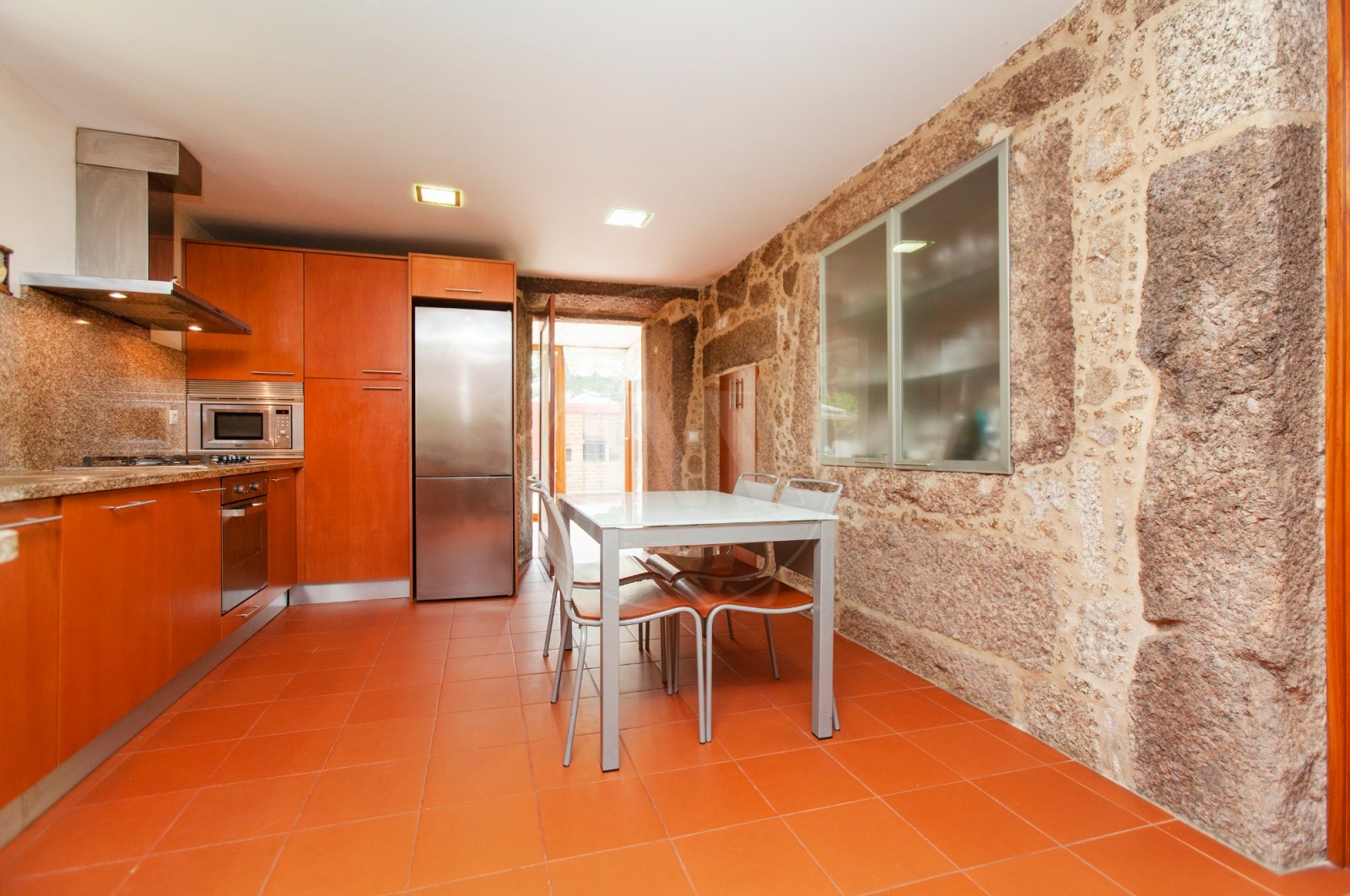 Moradia T3+1 para Venda em Santa Lucrécia de Algeriz e Navarra, Braga, Braga - Cozinha (Imagem 2)