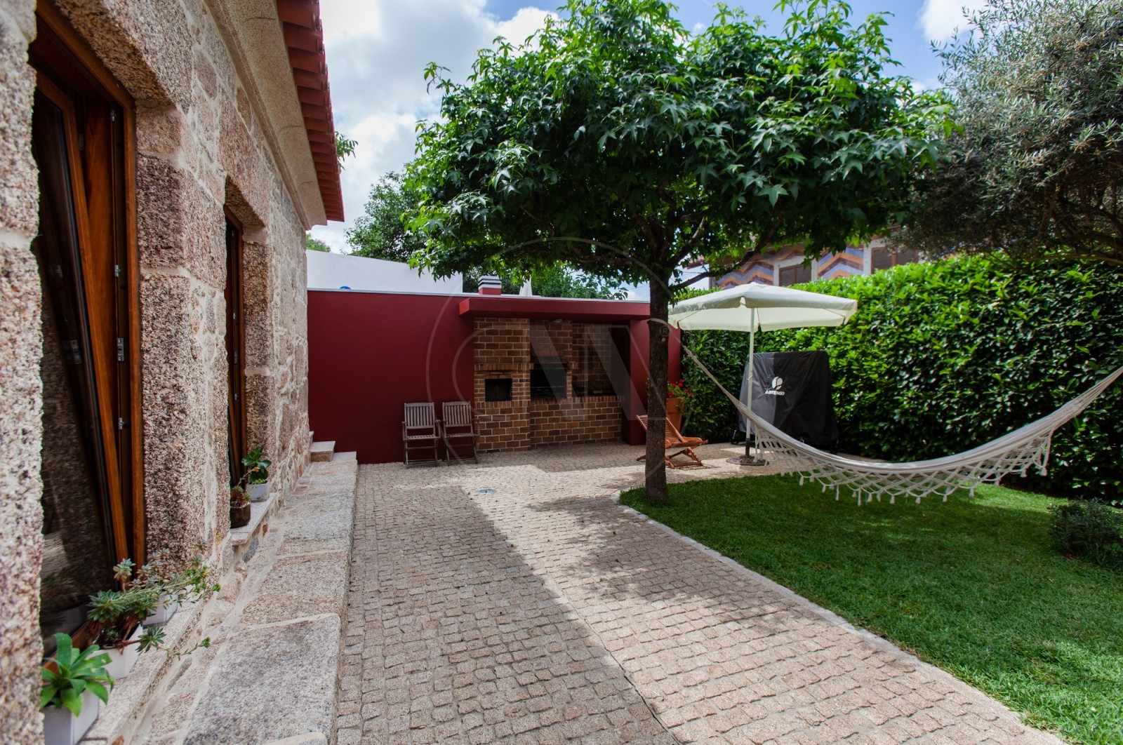 Moradia T3+1 para Venda em Santa Lucrécia de Algeriz e Navarra, Braga, Braga - Quintal/Jardim (Imagem 2)