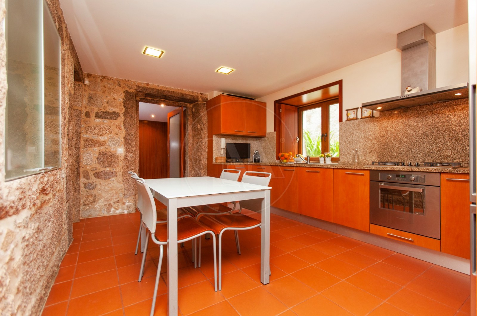 Moradia T3+1 para Venda em Santa Lucrécia de Algeriz e Navarra, Braga, Braga - Cozinha (Imagem 3)