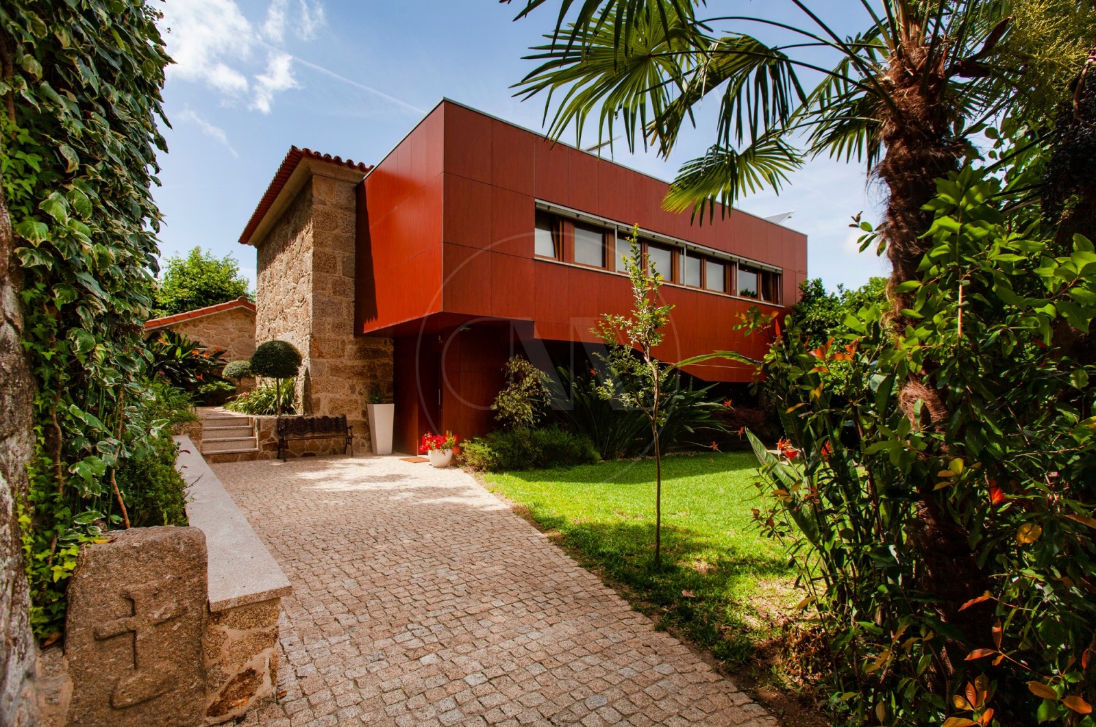 Moradia T3+1 para Venda em Santa Lucrécia de Algeriz e Navarra, Braga, Braga - Fachada (Imagem 2)