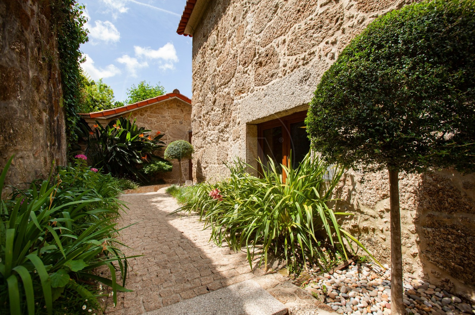 Moradia T3+1 para Venda em Santa Lucrécia de Algeriz e Navarra, Braga, Braga - Fachada (Imagem 3)