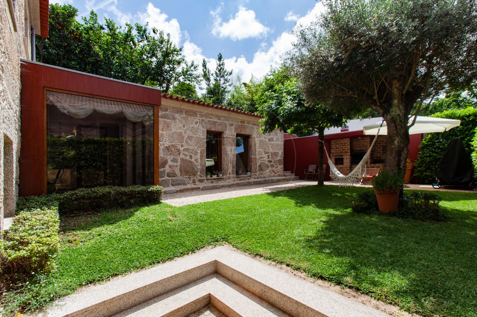 Moradia T3+1 para Venda em Santa Lucrécia de Algeriz e Navarra, Braga, Braga - Quintal/Jardim (Imagem 1)