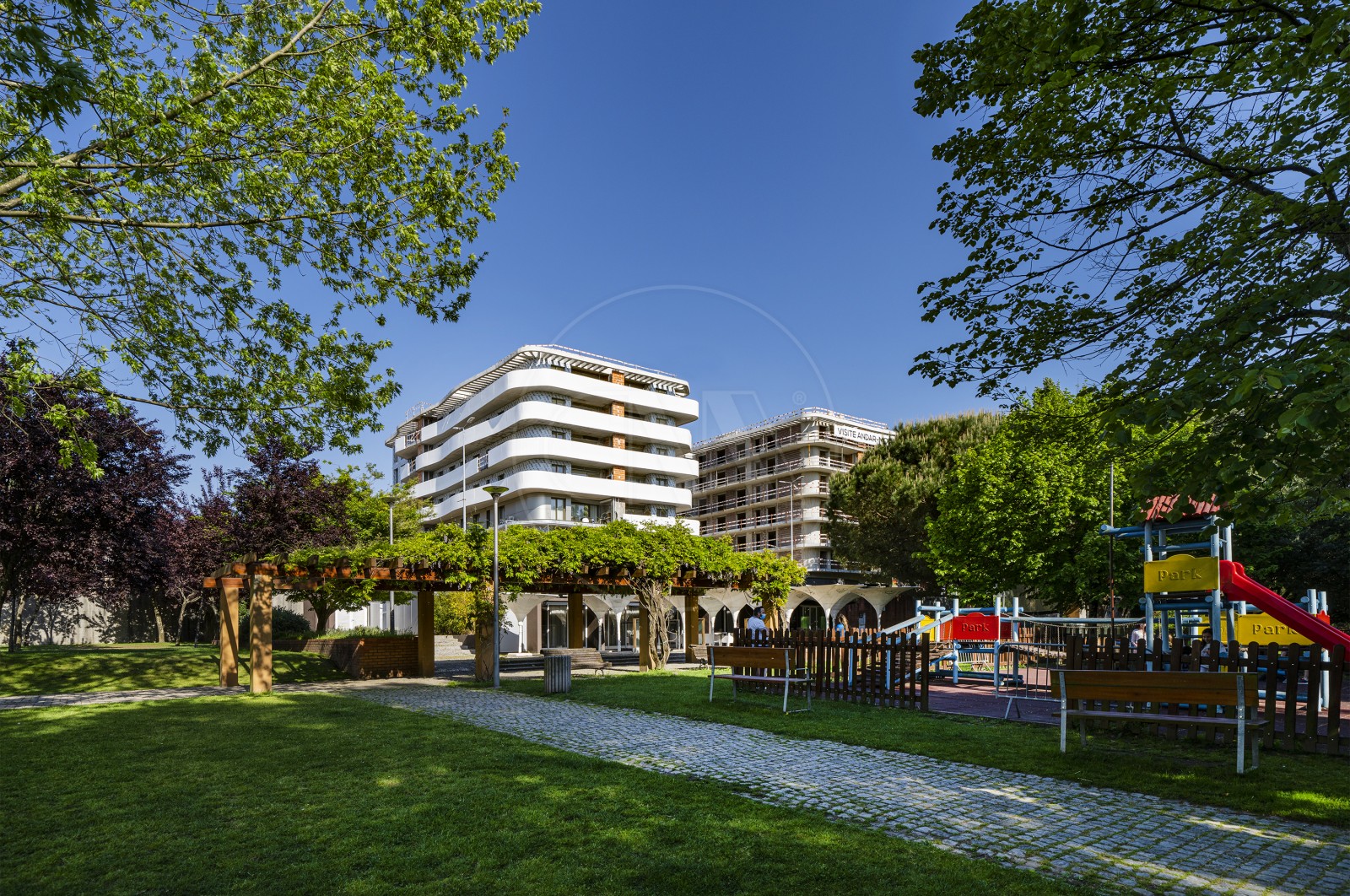 Apartment T3 for For sale in Vila Nova de Famalicão e Calendário, Vila Nova de Famalicão, Braga - Fachada (Imagem 7)