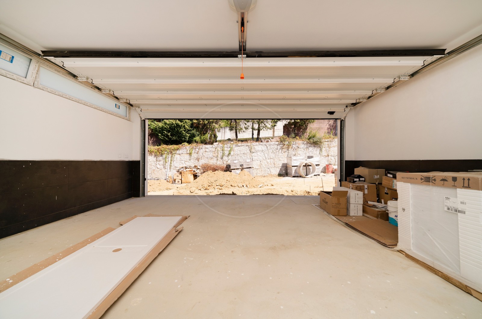 House T3 for For sale in Braga (São José de São Lázaro e São João do Souto), Braga, Braga - Parqueamento/Garagem (Imagem 2)