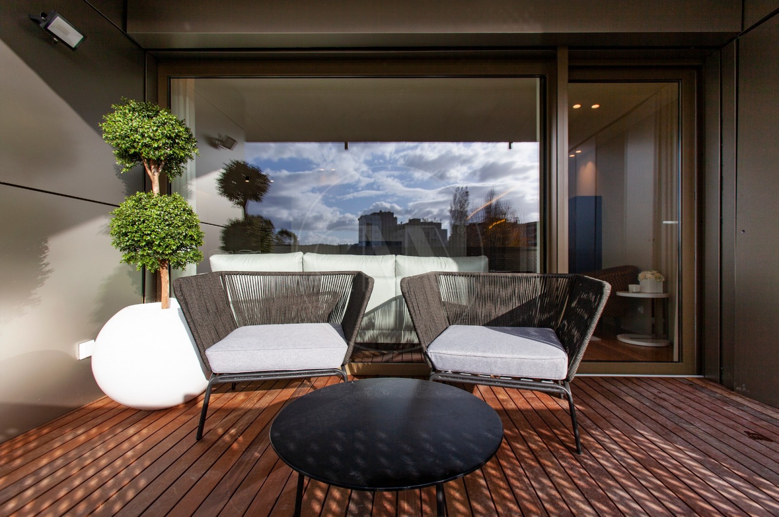 Apartamento T3+1 para Venda em Vila Nova de Famalicão e Calendário, Vila Nova de Famalicão, Braga - Varanda (Imagem 2)