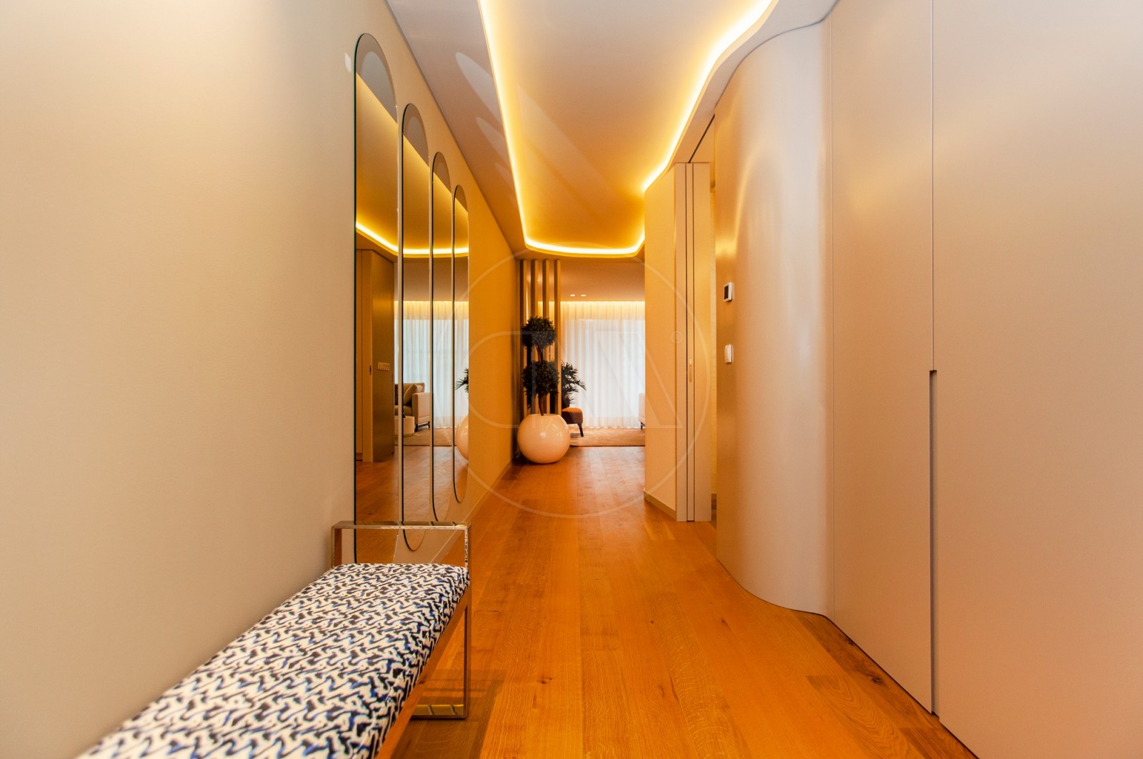 Apartamento T4 para Venda em Vila Nova de Famalicão e Calendário, Vila Nova de Famalicão, Braga - Corredor (Imagem 2)