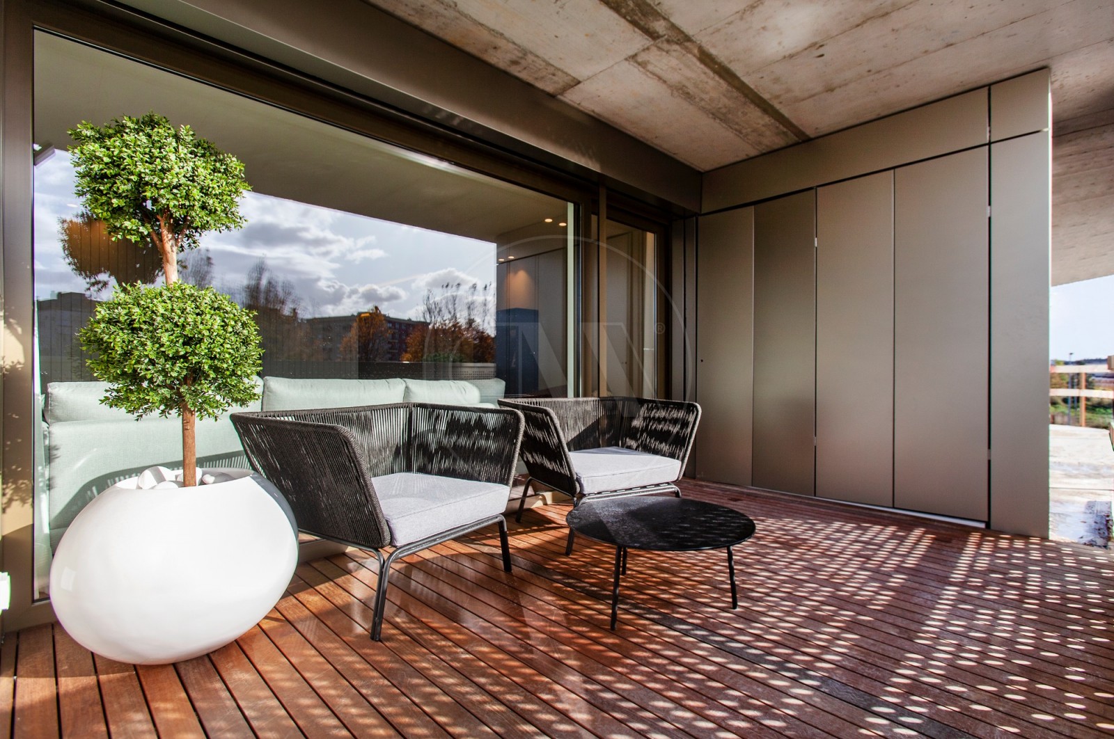 Apartamento T4 para Venda em Vila Nova de Famalicão e Calendário, Vila Nova de Famalicão, Braga - Varanda (Imagem 3)