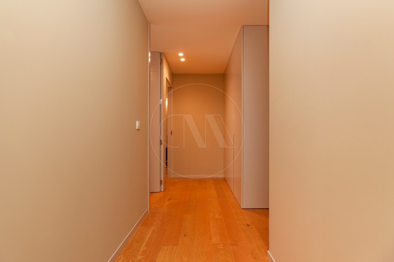 Apartamento T4 para Venda em Vila Nova de Famalicão e Calendário, Vila Nova de Famalicão, Braga - Corredor (Imagem 8)