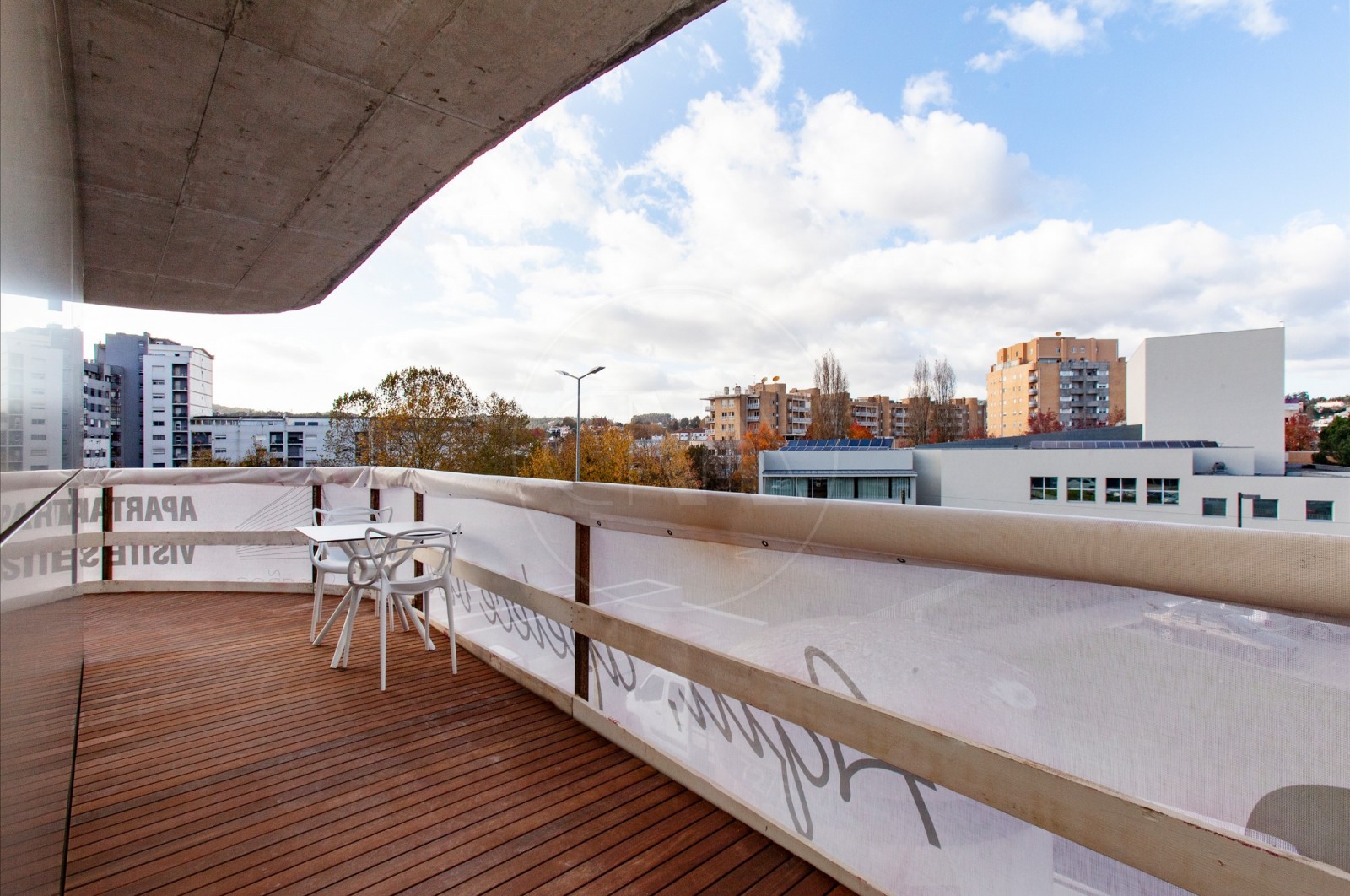 Apartamento T3 para Venda em Vila Nova de Famalicão e Calendário, Vila Nova de Famalicão, Braga - Varanda (Imagem 4)