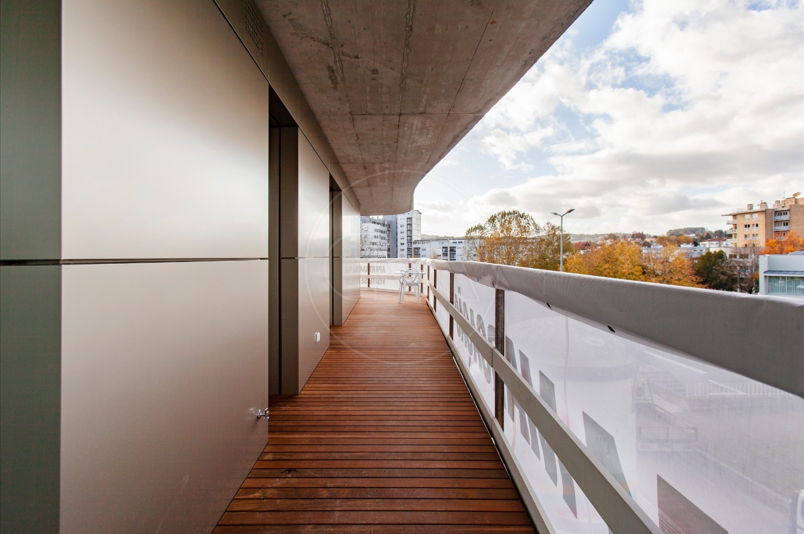 Apartamento T3+1 para Venda em Vila Nova de Famalicão e Calendário, Vila Nova de Famalicão, Braga - Varanda (Imagem 5)