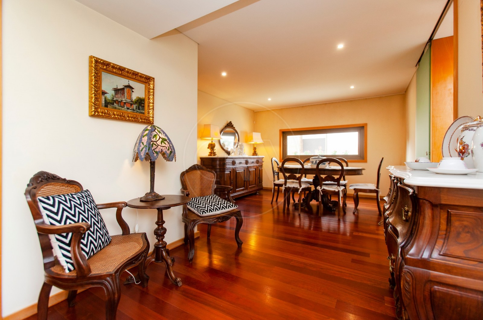 Moradia T4+1 para Venda em Nogueira, Fraião e Lamaçães, Braga, Braga - Sala de jantar (Imagem 1)