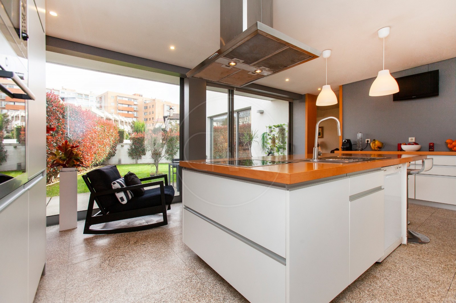 Moradia T4+1 para Venda em Nogueira, Fraião e Lamaçães, Braga, Braga - Cozinha (Imagem 1)