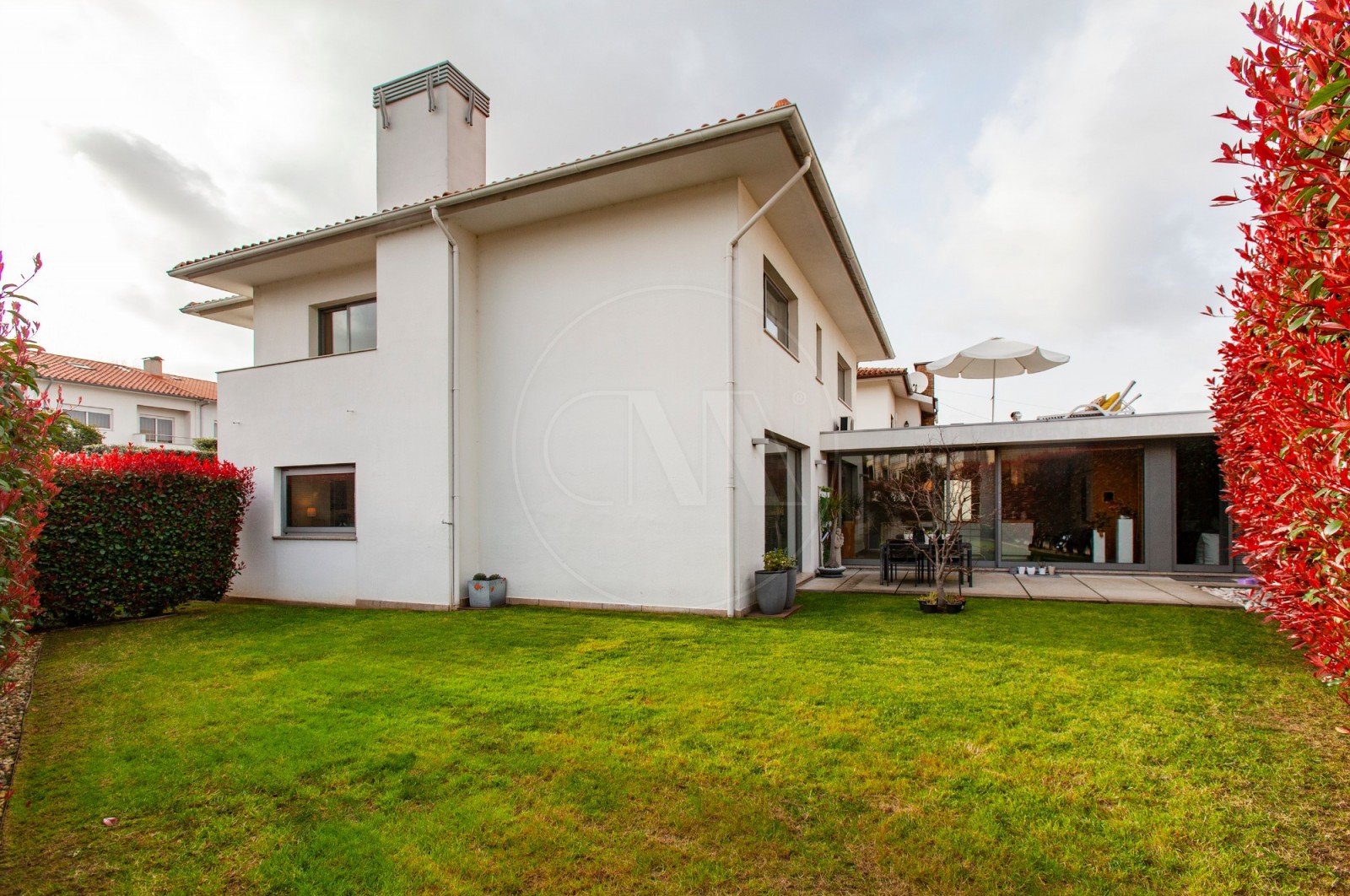 Moradia T4+1 para Venda em Nogueira, Fraião e Lamaçães, Braga, Braga - Quintal/Jardim (Imagem 2)