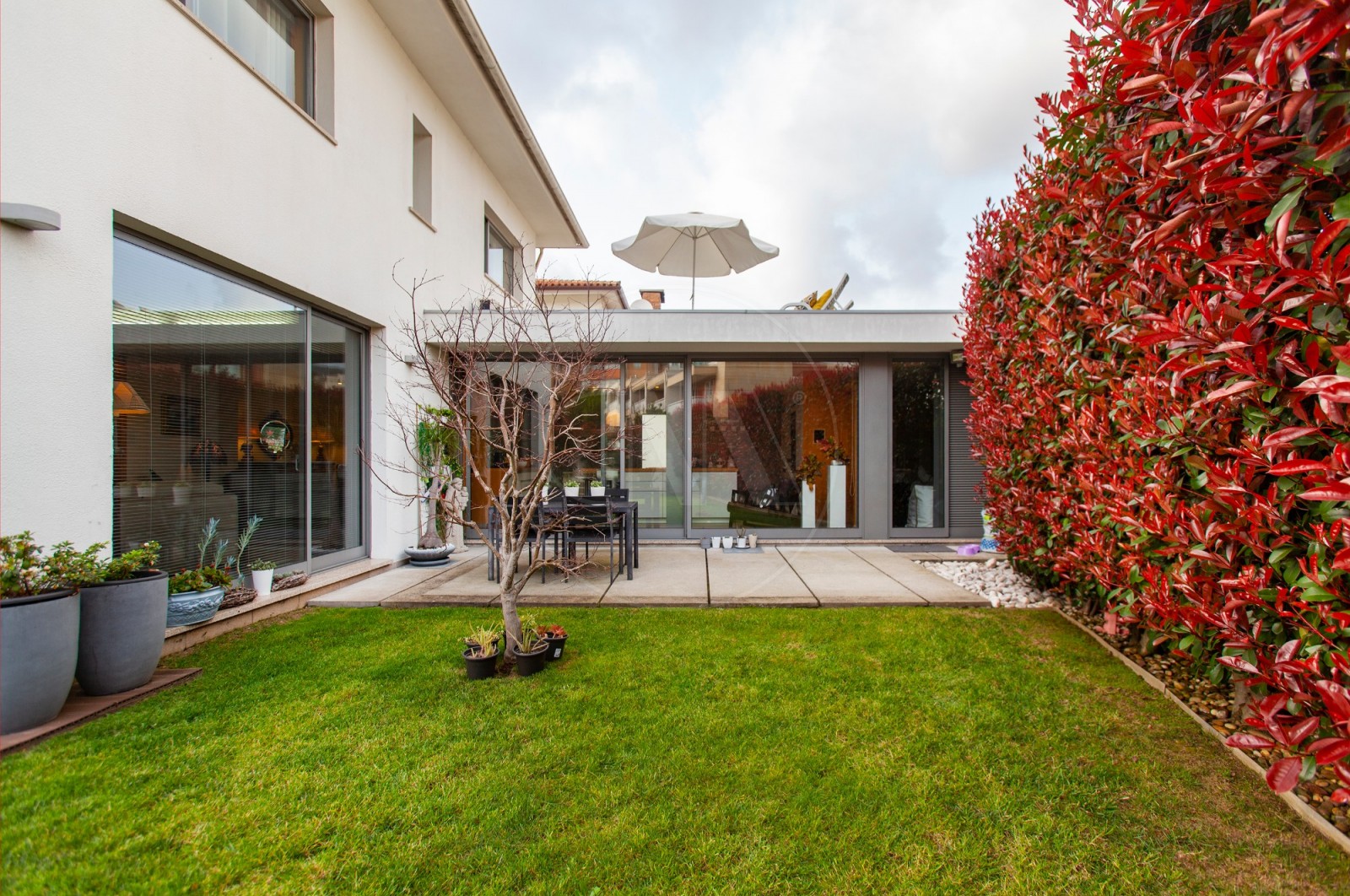 Moradia T4+1 para Venda em Nogueira, Fraião e Lamaçães, Braga, Braga - Quintal/Jardim (Imagem 3)