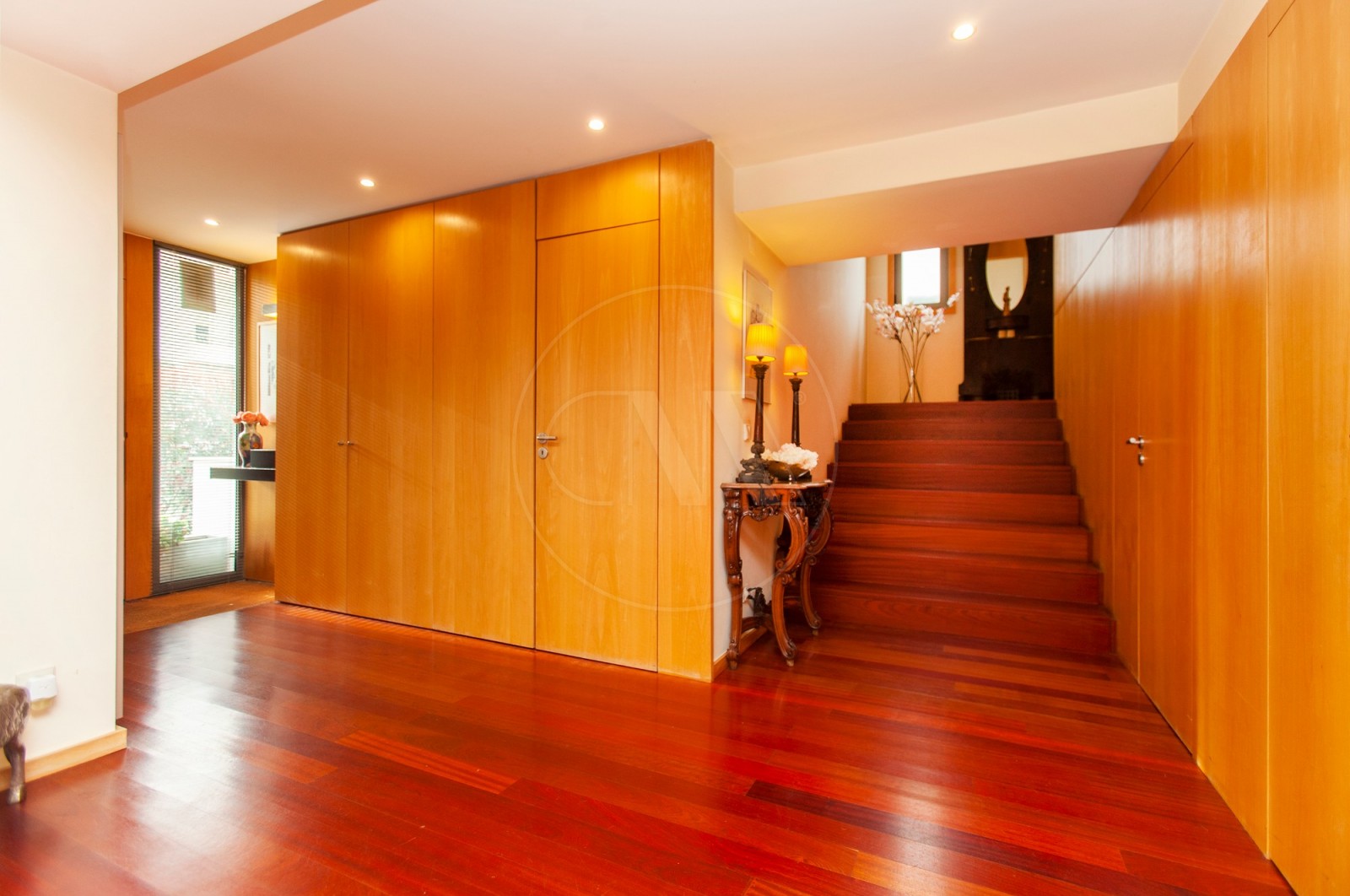 Moradia T4+1 para Venda em Nogueira, Fraião e Lamaçães, Braga, Braga - Hall de entrada (Imagem 1)