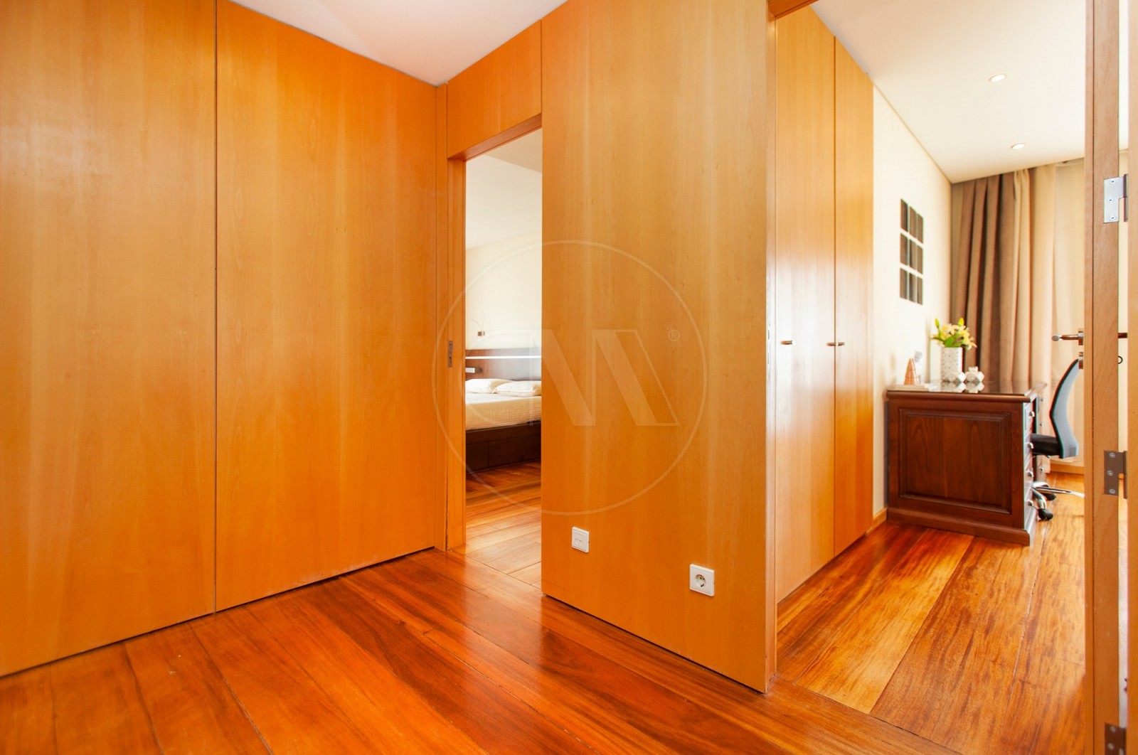 Moradia T4+1 para Venda em Nogueira, Fraião e Lamaçães, Braga, Braga - Corredor (Imagem 1)