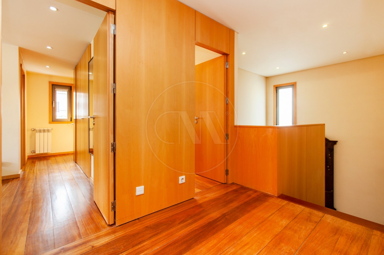 Moradia T4+1 para Venda em Nogueira, Fraião e Lamaçães, Braga, Braga - Corredor (Imagem 2)