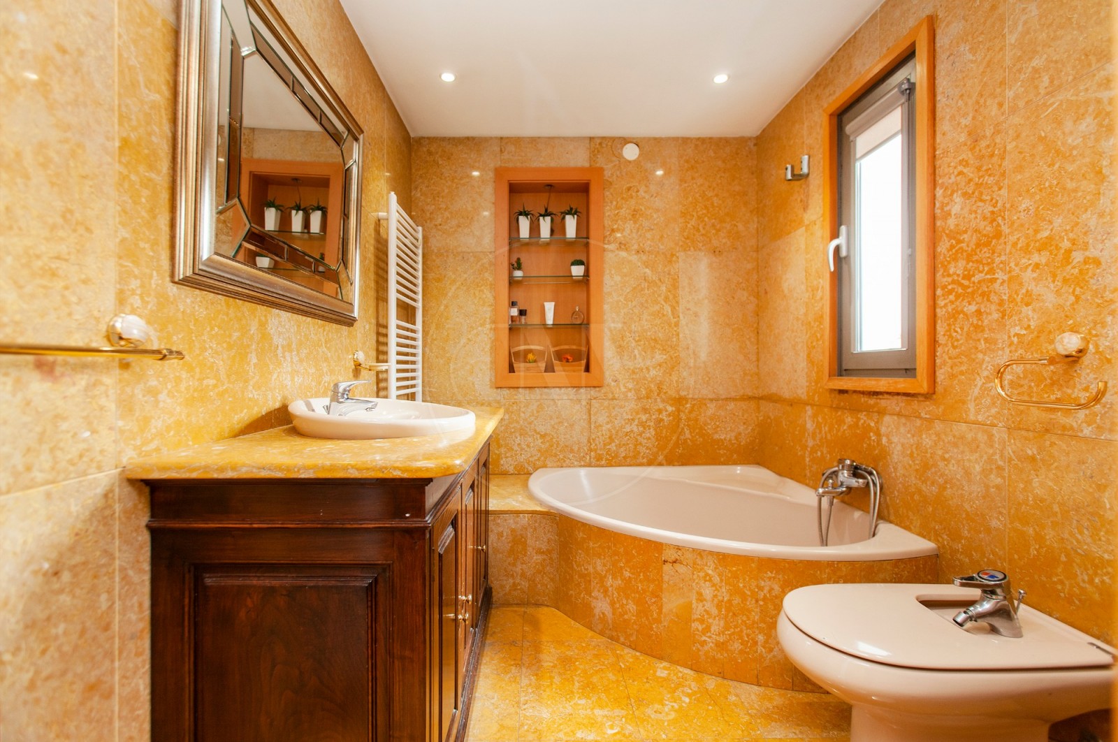 Moradia T4+1 para Venda em Nogueira, Fraião e Lamaçães, Braga, Braga - Casa de banho (Imagem 1)