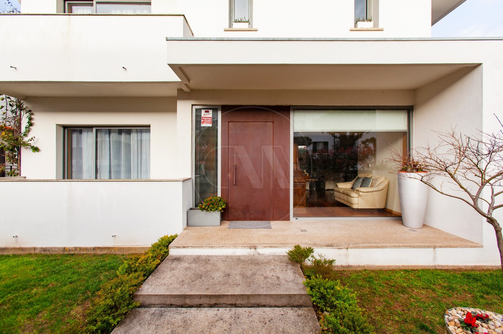 Moradia T4+1 para Venda em Nogueira, Fraião e Lamaçães, Braga, Braga - Entrada (Imagem 1)