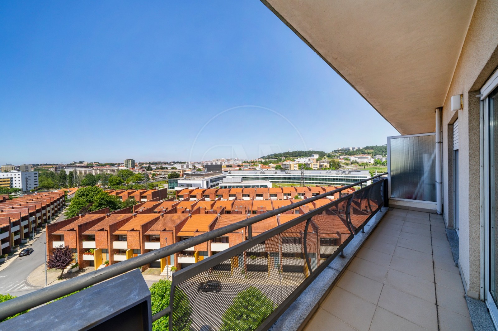 Apartamento T2 para Venda em Nogueiró e Tenões, Braga, Braga - Varanda (Imagem 3)