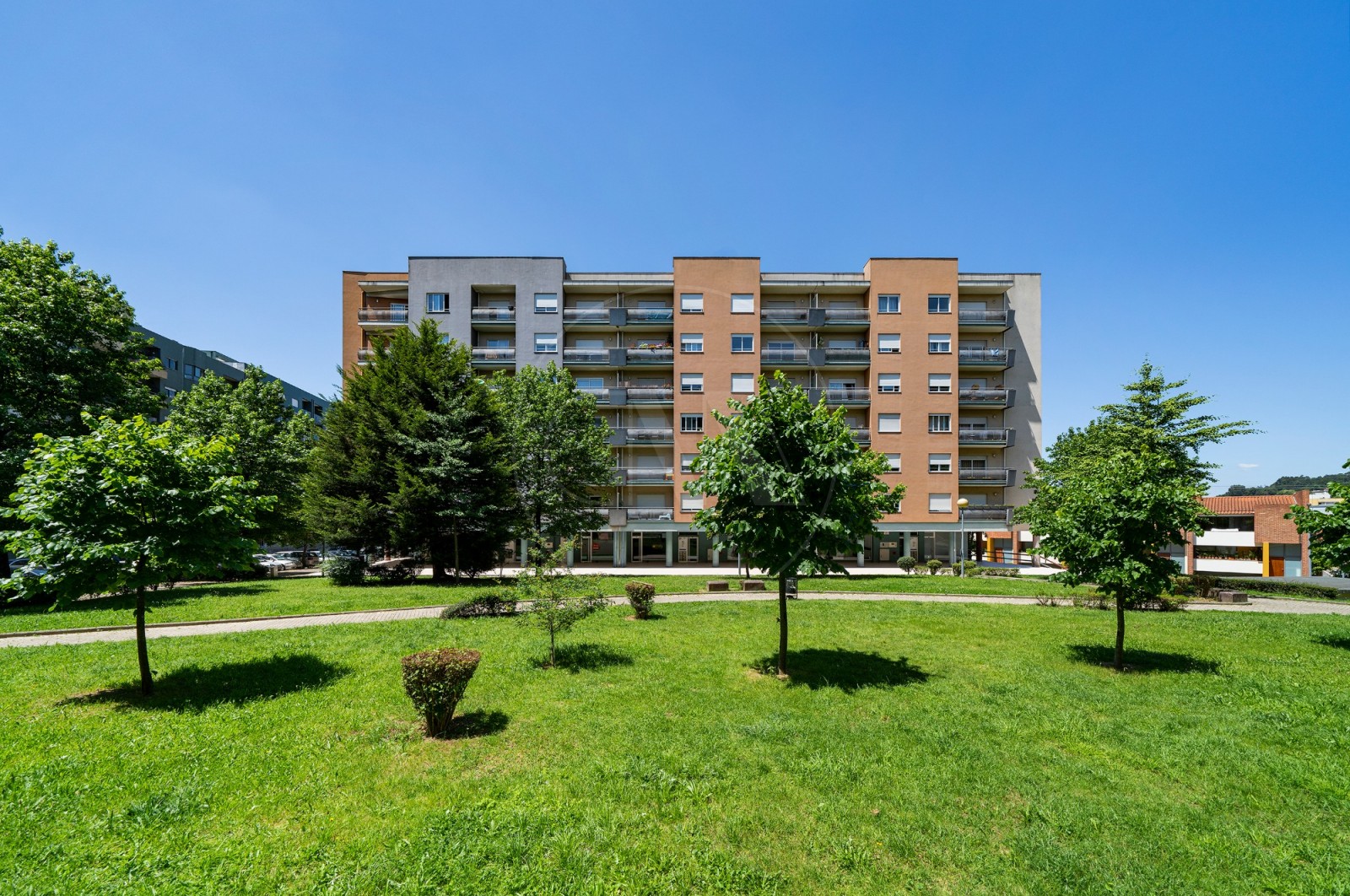 Apartamento T2 para Venda em Nogueiró e Tenões, Braga, Braga - Fachada (Imagem 2)