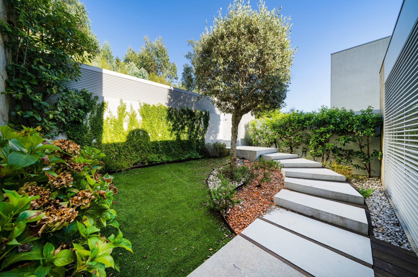 Moradia T4 para Venda em Morreira e Trandeiras, Braga, Braga - Hall de entrada (Imagem 1)