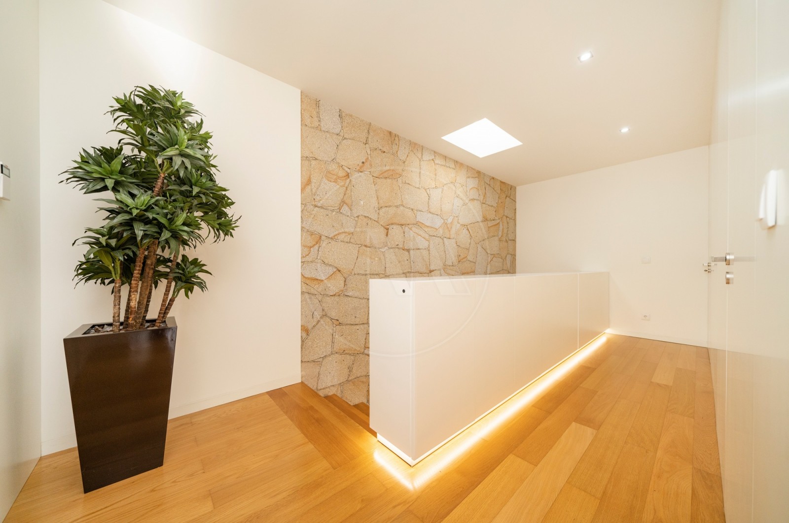 Moradia T4 para Venda em Morreira e Trandeiras, Braga, Braga - Corredor (Imagem 4)