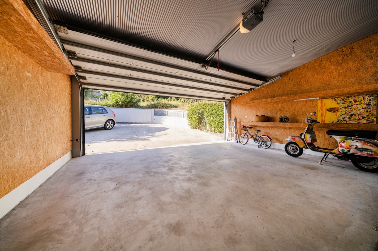 Moradia T4 para Venda em Morreira e Trandeiras, Braga, Braga - Parqueamento/Garagem (Imagem 1)