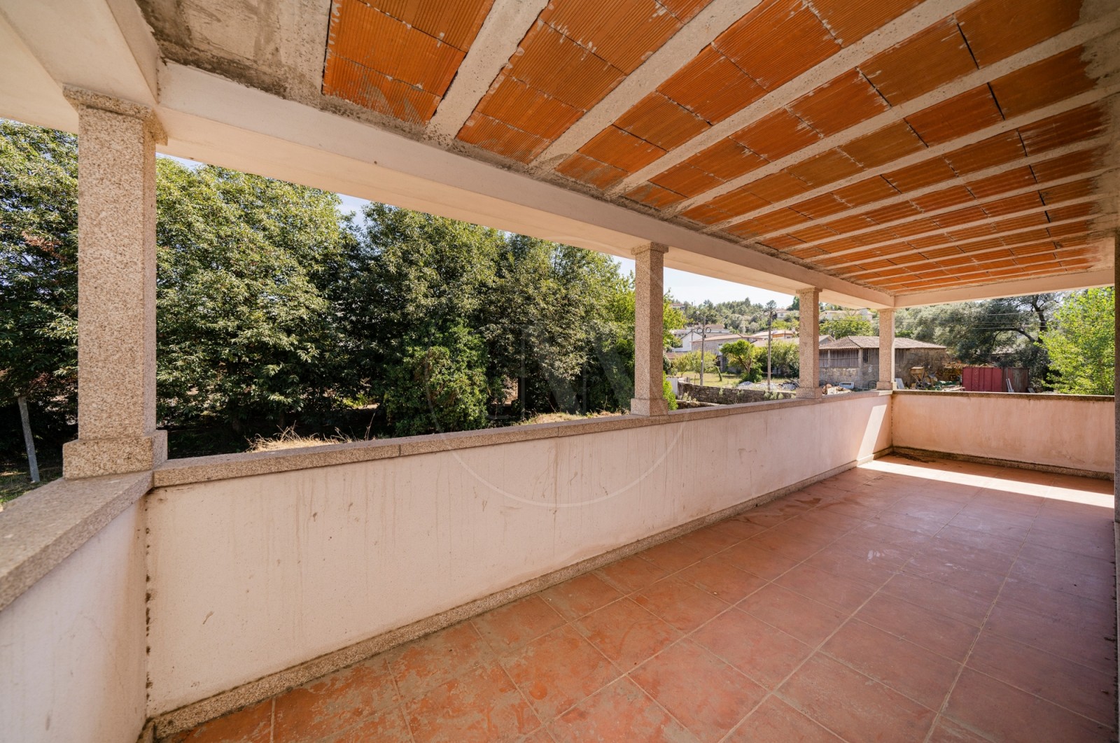 House T4 for For sale in Santa Lucrécia de Algeriz e Navarra, Braga, Braga - Varanda (Imagem 2)