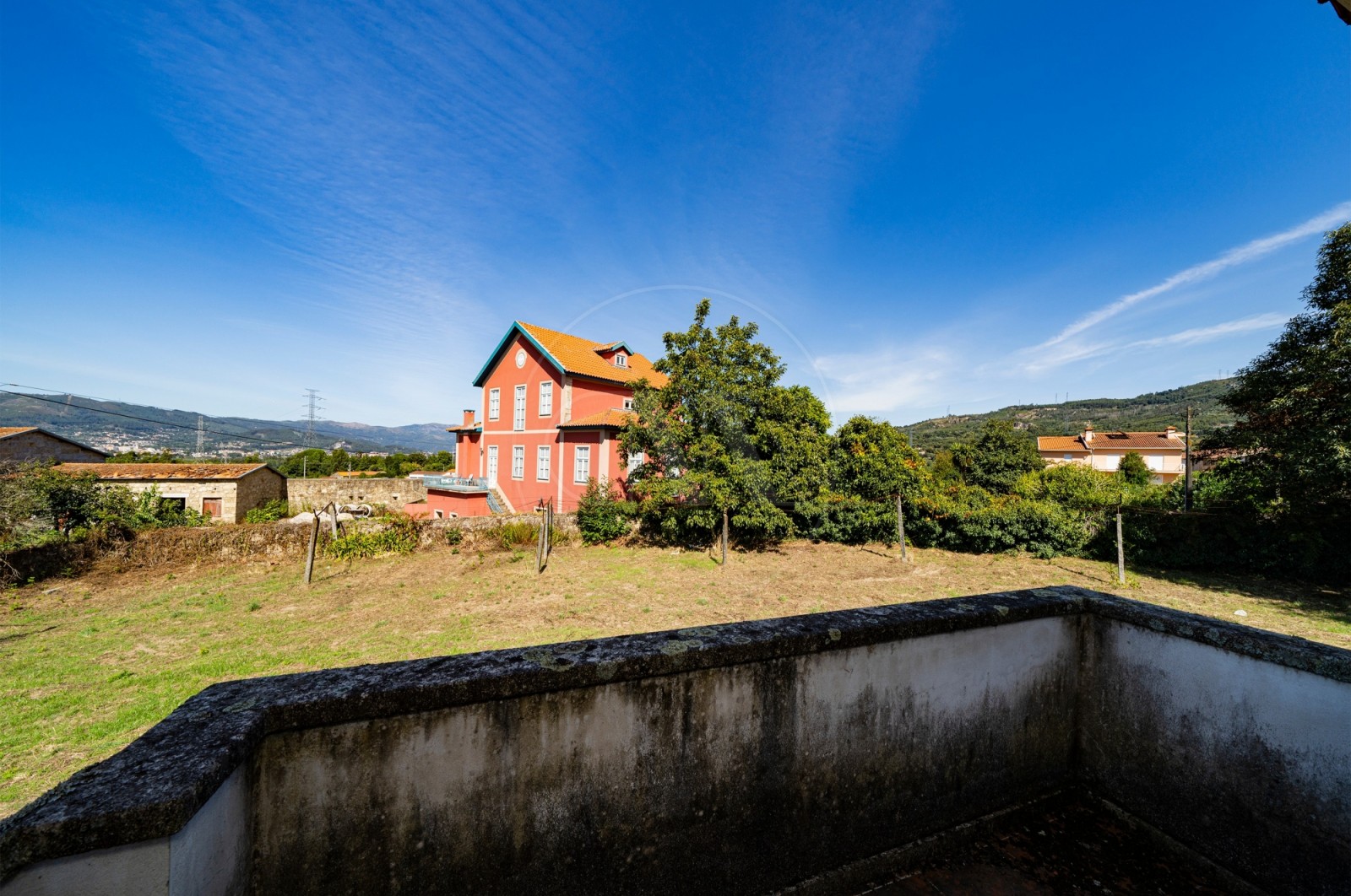 House T4 for For sale in Santa Lucrécia de Algeriz e Navarra, Braga, Braga - Varanda (Imagem 3)