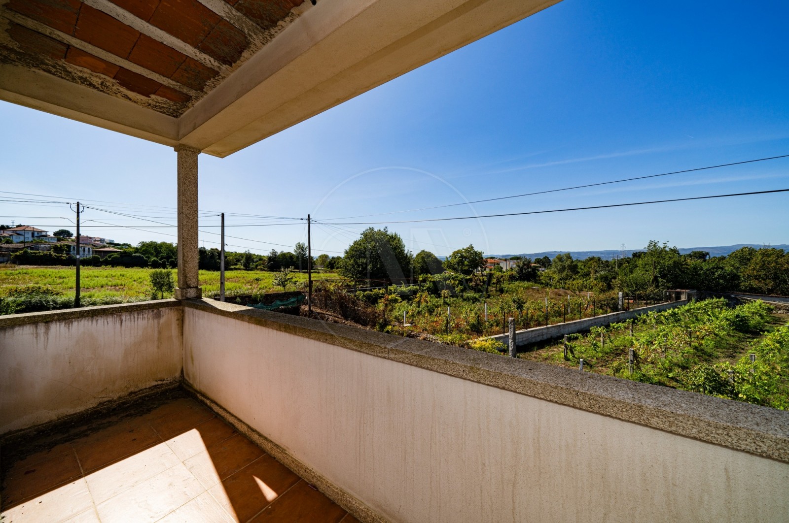 House T4 for For sale in Santa Lucrécia de Algeriz e Navarra, Braga, Braga - Varanda (Imagem 4)