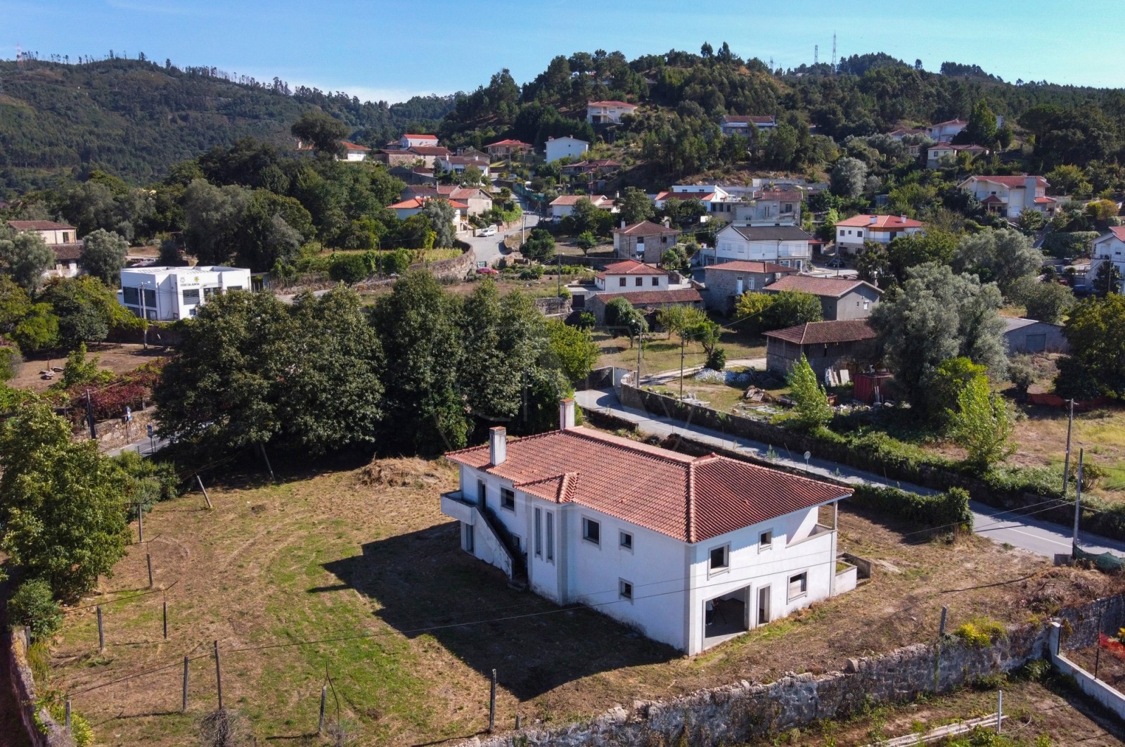 House T4 for For sale in Santa Lucrécia de Algeriz e Navarra, Braga, Braga - Fachada (Imagem 3)