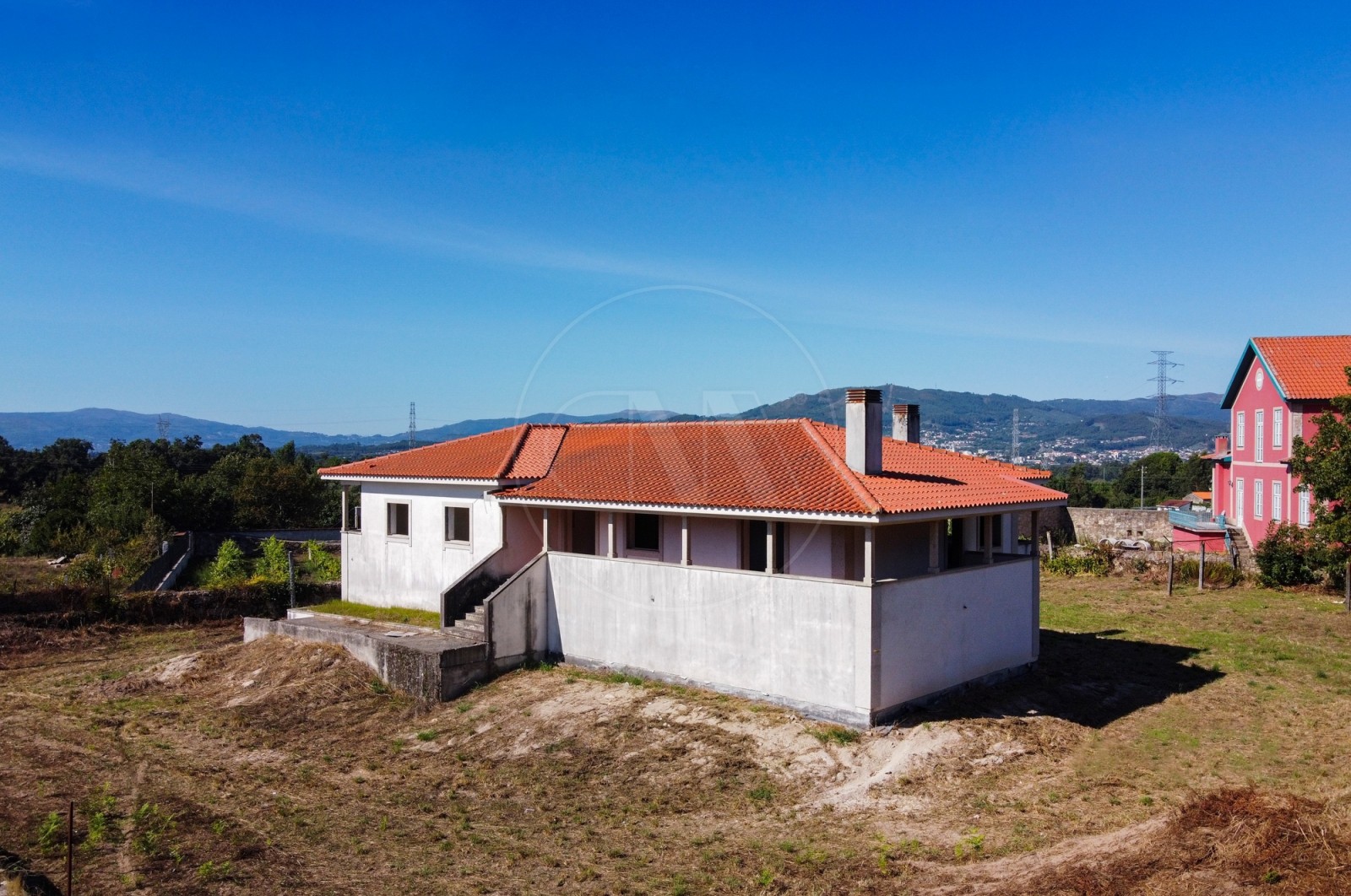 House T4 for For sale in Santa Lucrécia de Algeriz e Navarra, Braga, Braga - Fachada (Imagem 5)
