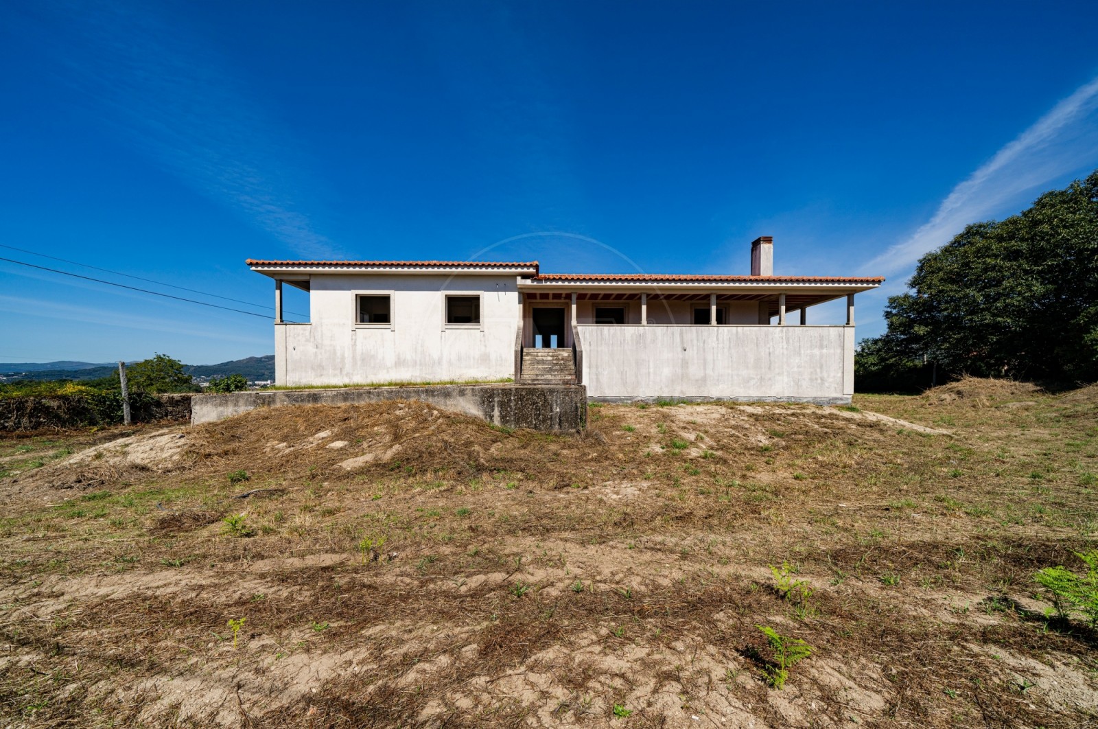 House T4 for For sale in Santa Lucrécia de Algeriz e Navarra, Braga, Braga - Fachada (Imagem 6)