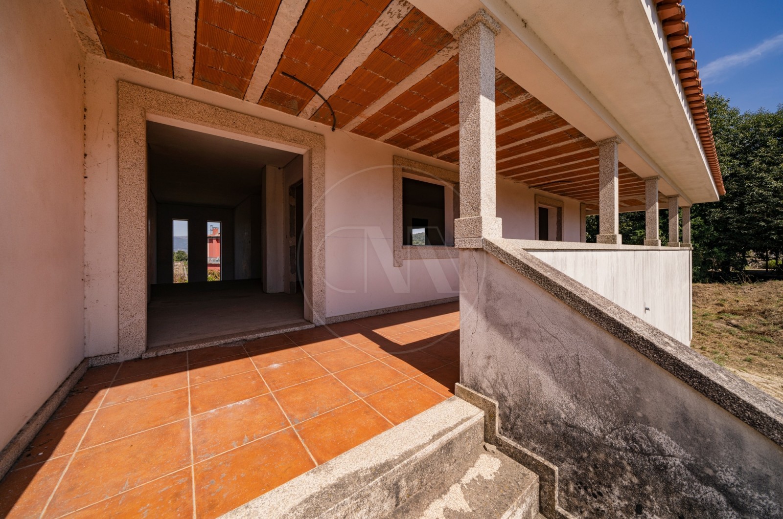 House T4 for For sale in Santa Lucrécia de Algeriz e Navarra, Braga, Braga - Hall de entrada (Imagem 1)