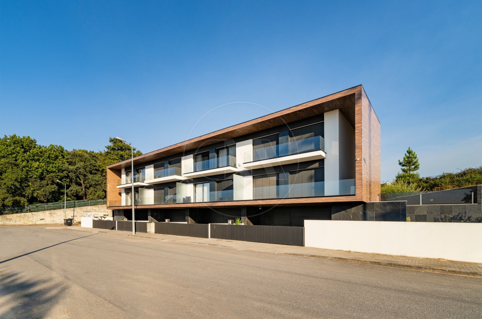 House T3 for Buy in Nogueira, Fraião e Lamaçães, Braga, Braga - Fachada (Imagem 2)