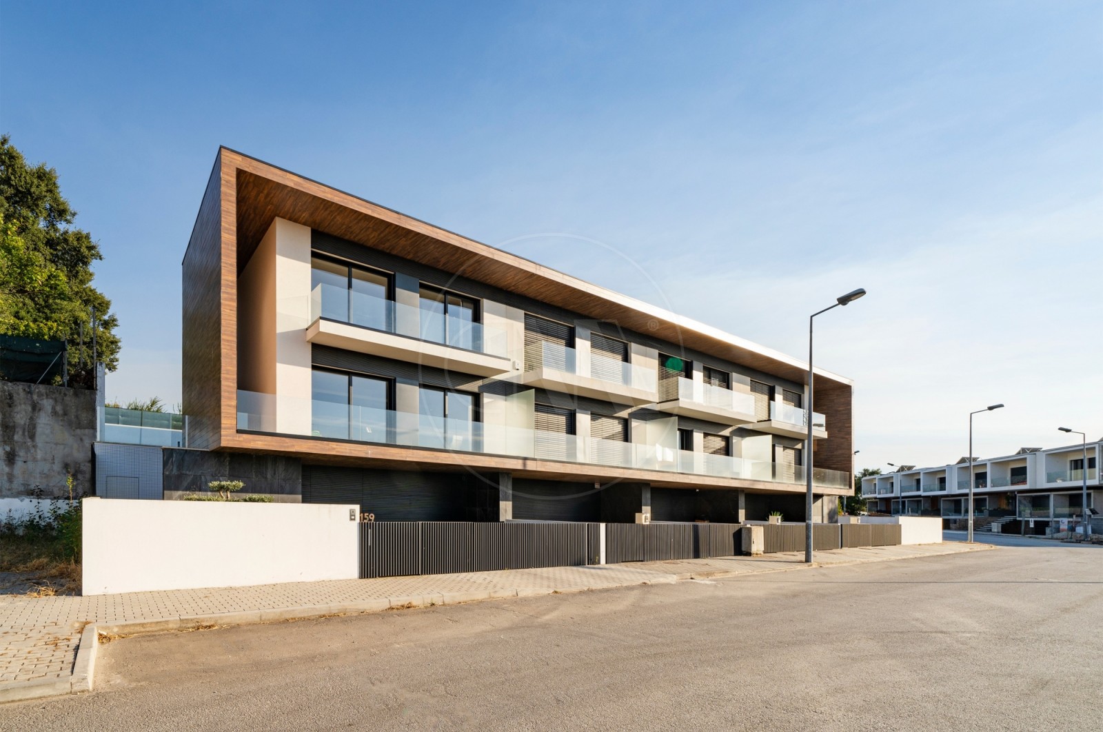 House T3 for Buy in Nogueira, Fraião e Lamaçães, Braga, Braga - Fachada (Imagem 4)