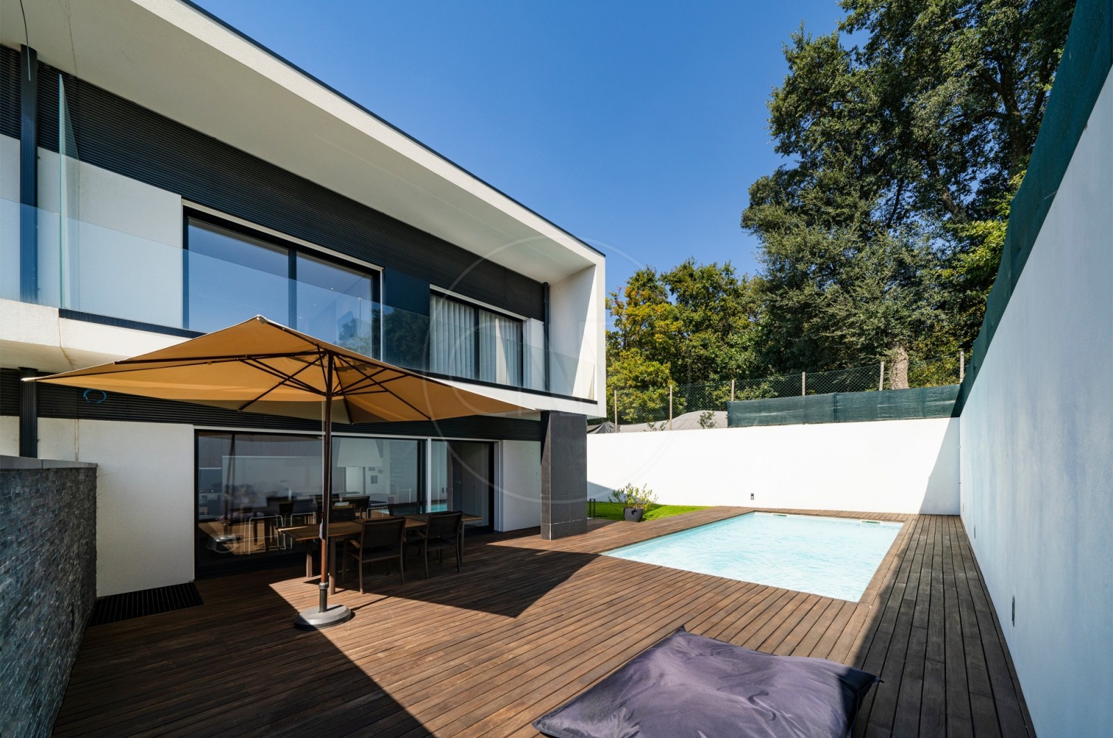 House T3 for Buy in Nogueira, Fraião e Lamaçães, Braga, Braga - Piscina (Imagem 1)