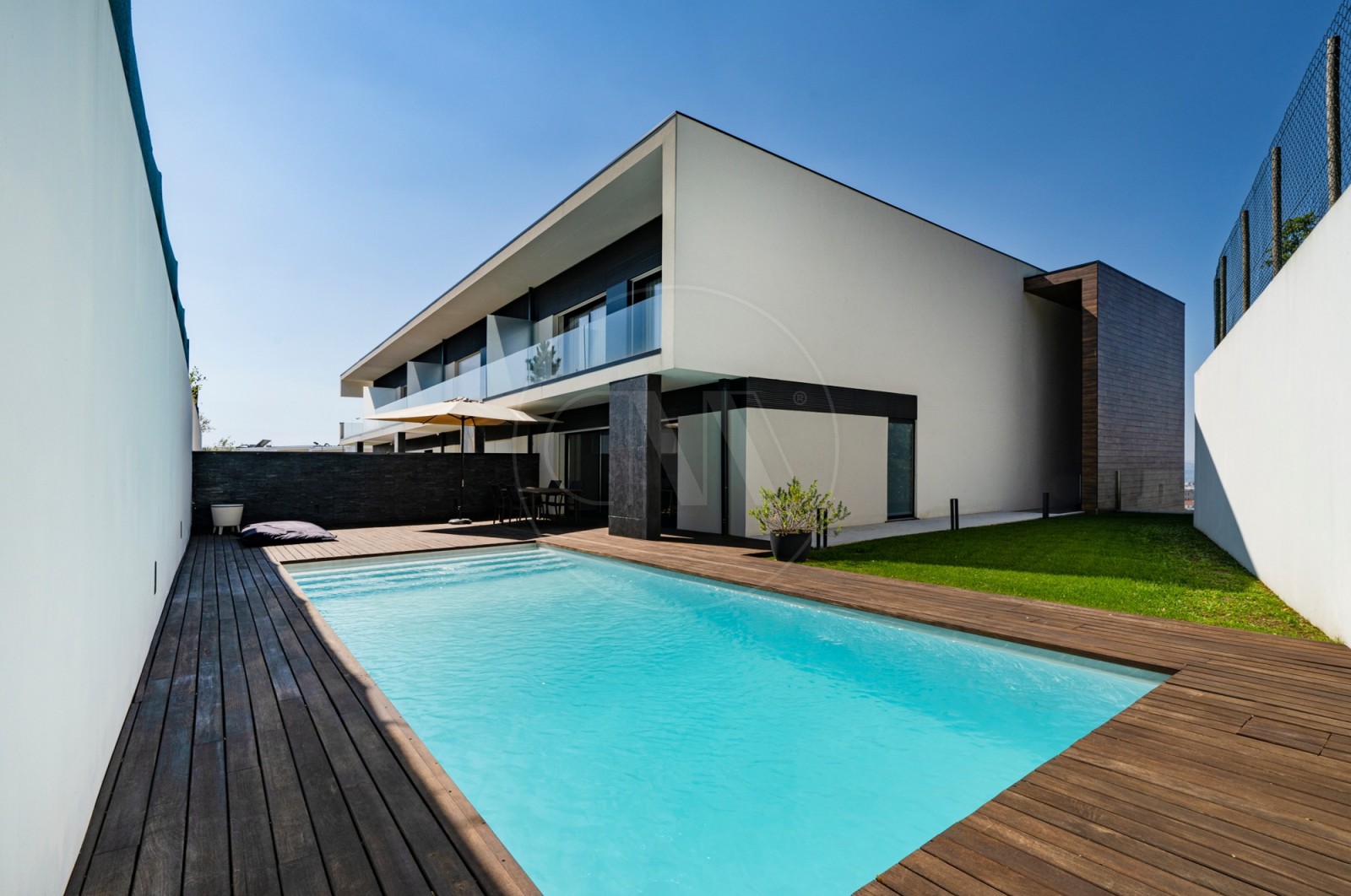 House T3 for Buy in Nogueira, Fraião e Lamaçães, Braga, Braga - Piscina (Imagem 3)