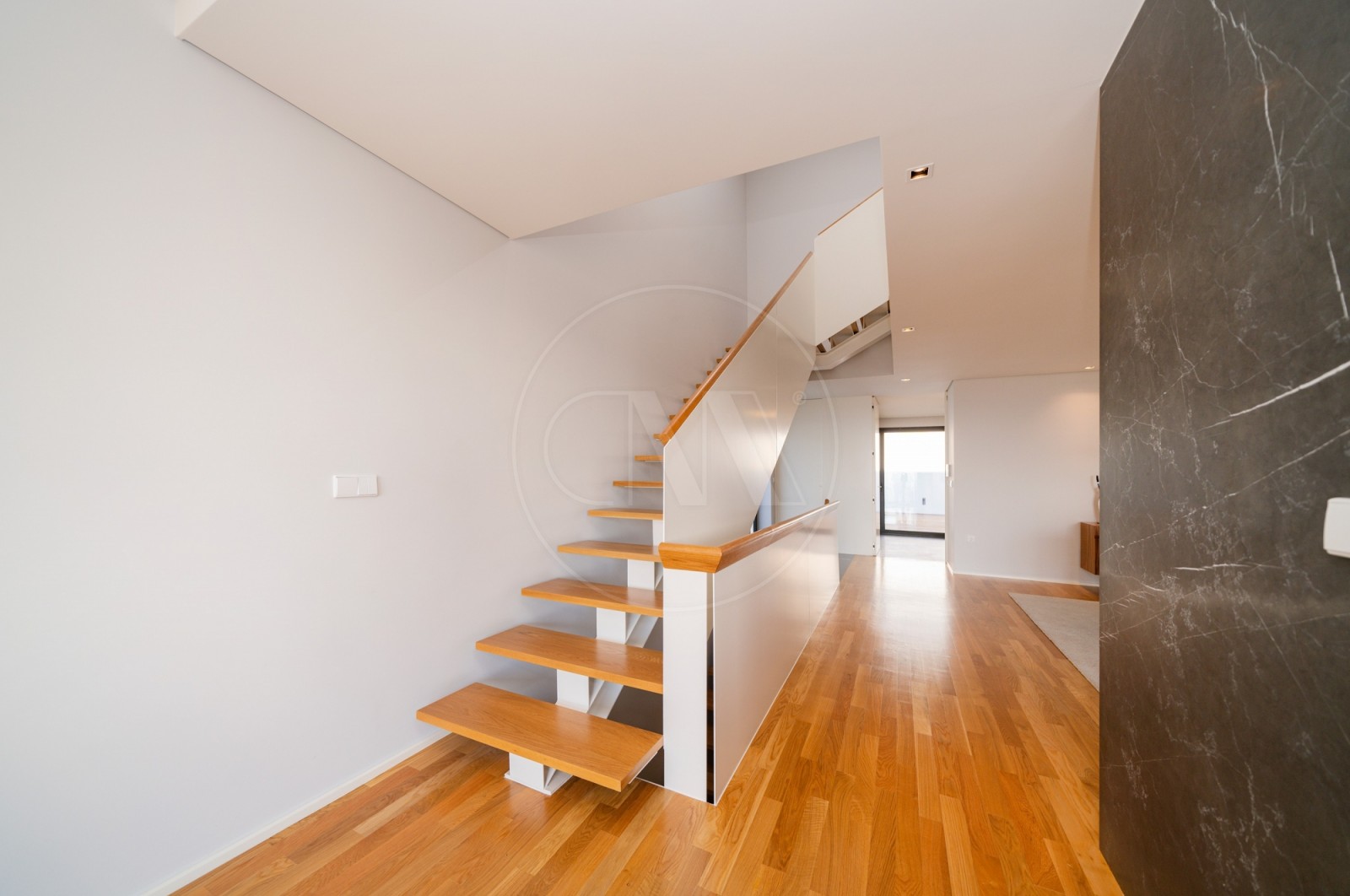 House T3 for Buy in Nogueira, Fraião e Lamaçães, Braga, Braga - Corredor (Imagem 2)