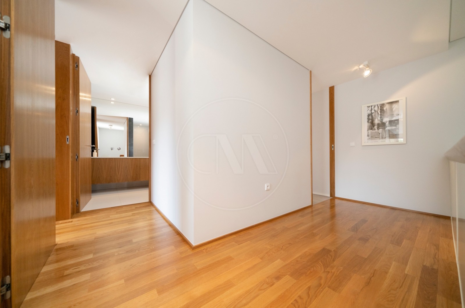 House T3 for Buy in Nogueira, Fraião e Lamaçães, Braga, Braga - Corredor (Imagem 5)