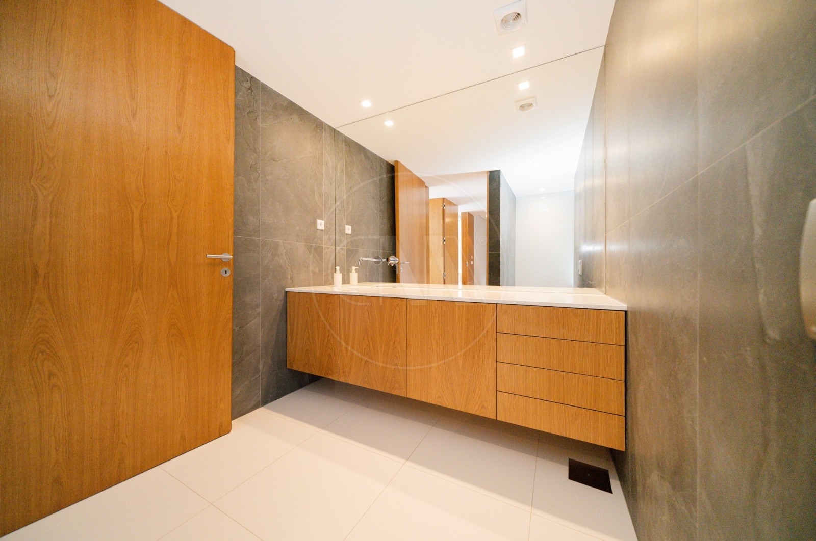 House T3 for Buy in Nogueira, Fraião e Lamaçães, Braga, Braga - Casa de banho (Imagem 3)