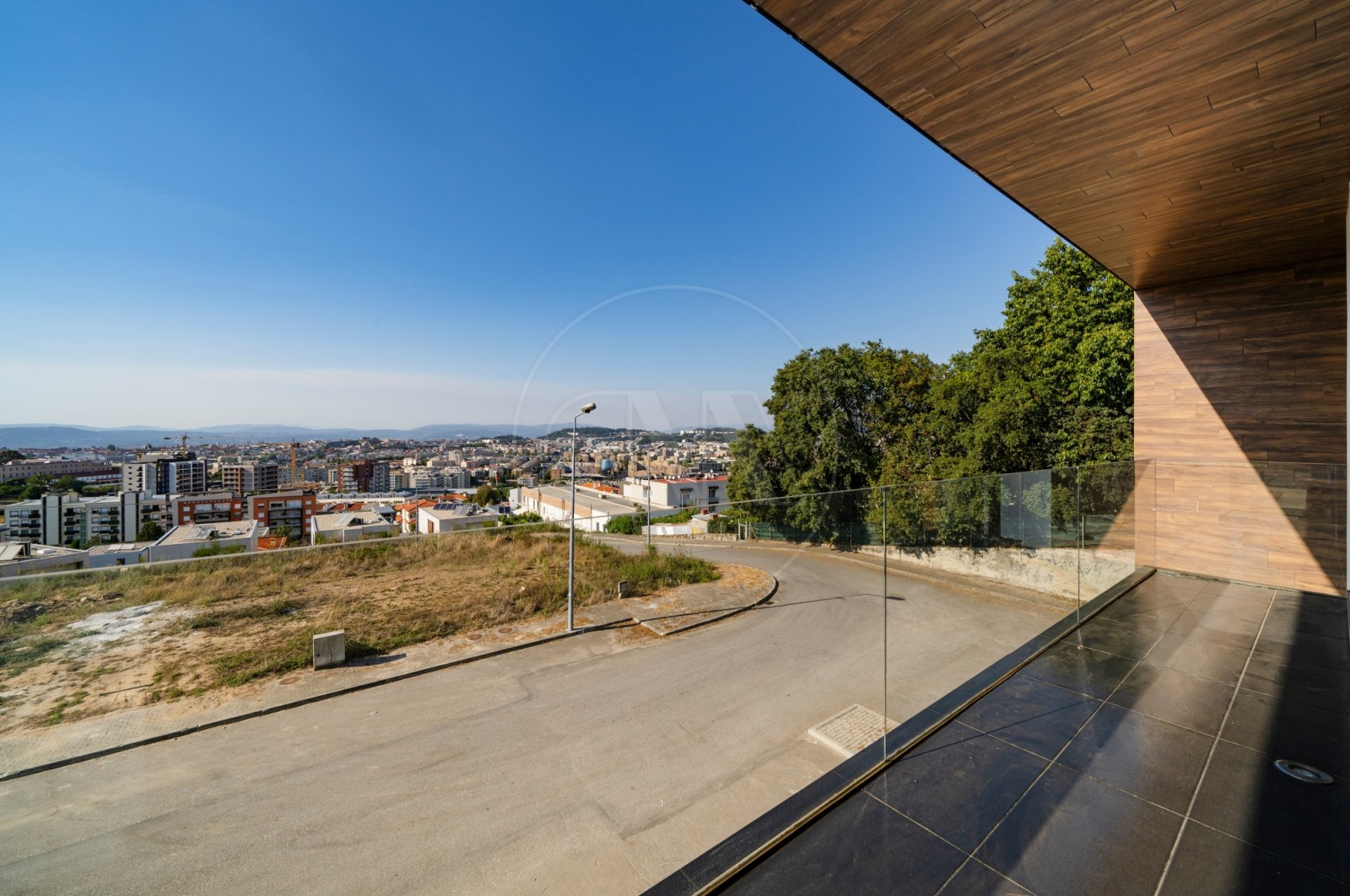 House T3 for Buy in Nogueira, Fraião e Lamaçães, Braga, Braga - Varanda (Imagem 5)