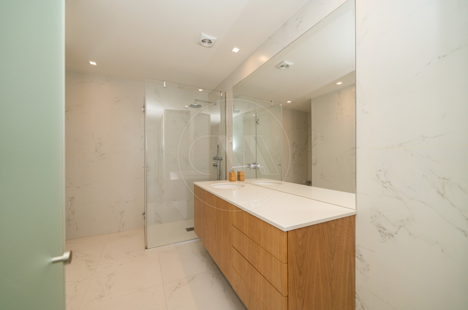 House T3 for Buy in Nogueira, Fraião e Lamaçães, Braga, Braga - Casa de banho (Imagem 5)